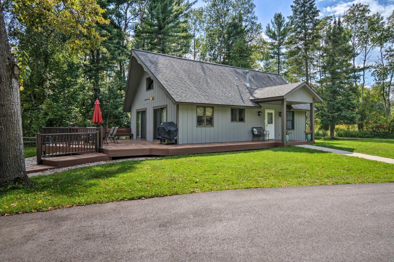 Riverfront Traverse City Cabin Fish, Kayak And Tube Exterior foto