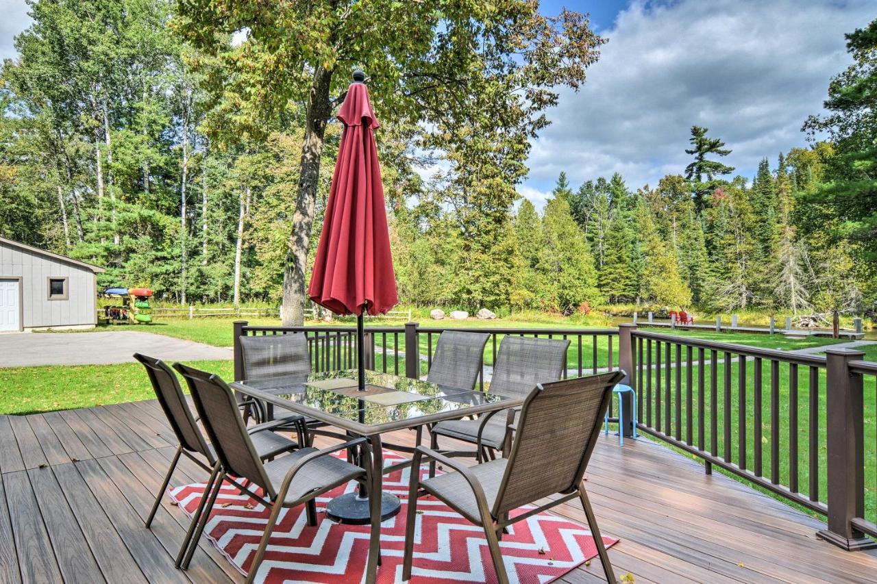 Riverfront Traverse City Cabin Fish, Kayak And Tube Exterior foto